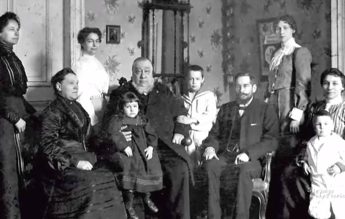 Tiền kiếp cuối cùng ở Nam Phi vào đầu thế kỷ 20, khi cô bé là cháu gái của Tổng thống Paul Kruger. Trong kiếp này, cô bé có 2 đời chồng và 10 người con, và vẫn còn một cô con gái sống đến 90 tuổi.