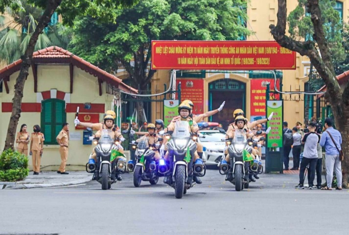 Chính thức xử lý vi phạm trật tự giao thông từ phản ánh của người dân Chinh thuc xu ly vi pham trat tu giao thong tu phan anh cua nguoi dan