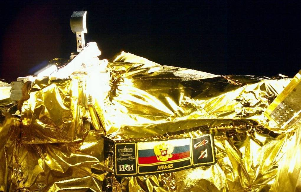 Đây là tàu thăm dò Mặt trăng đầu tiên của Nga được phát triển hoàn toàn từ linh kiện nội địa. Nó có mục tiêu kiểm tra đất Mặt trăng để tìm sự hiện diện của băng và thử nghiệm công nghệ hạ cánh mềm.