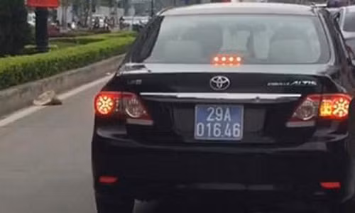 Phat tien, tuoc bang tai xe Cuc thue Ha Noi lan lan buyt nhanh