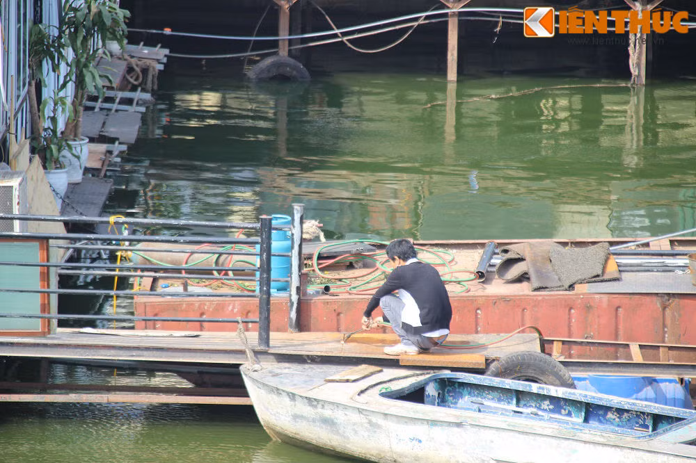 Công nhân thực hiện dỡ mối cầu của nhà hàng Tây Long 2 - 3.