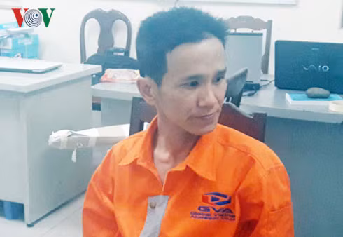 Nghi can len mang xem tin tuc sau khi sat hai co gai xam hoa hong