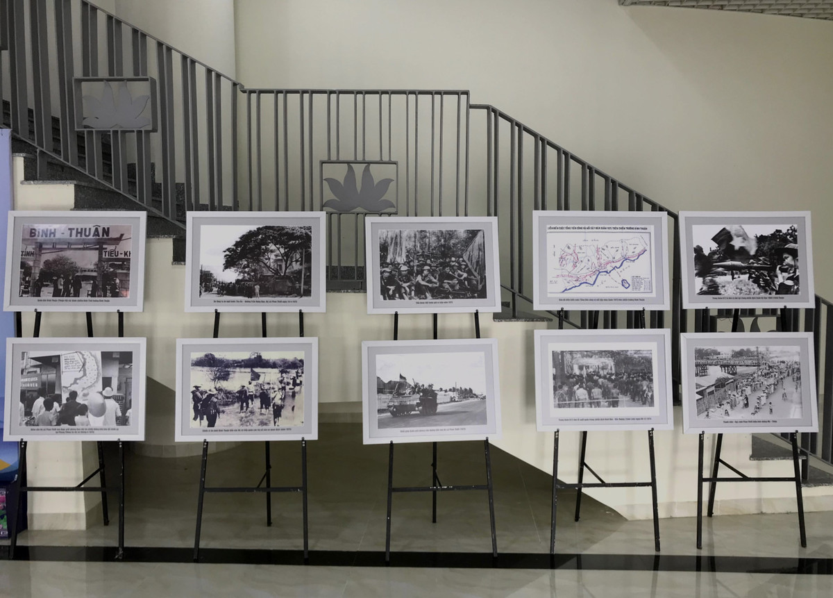 Triển lãm trưng bày hàng trăm hình ảnh tư liệu quý, ôn lại chặng đường đấu tranh cách mạng kiên cường của quân và dân Bình Thuận trong các cuộc kháng chiến chống xâm lược, đồng thời giới thiệu những thành tựu nổi bật trong phát triển kinh tế - xã hội, quốc phòng - an ninh, xây dựng Đảng và hệ thống chính trị suốt nửa thế kỷ qua.