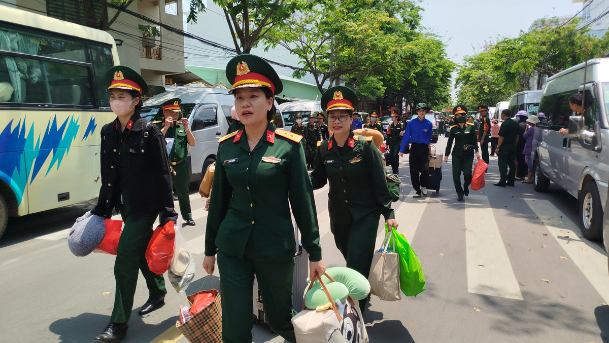 Ngay sau khi xuống tàu, các cán bộ, chiến sĩ nhanh chóng ổn định đội hình, thực hiện các công tác hậu cần và chuẩn bị di chuyển về TP HCM để bước vào giai đoạn huấn luyện hợp luyện cùng các lực lượng khác.