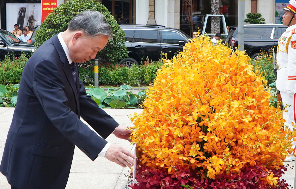 Lãnh đạo Đảng, Nhà nước dâng hương Chủ tịch Hồ Chí Minh, Chủ tịch Tôn Đức Thắng - Hình 2 Lanh dao Dang, Nha nuoc dang huong Chu tich Ho Chi Minh, Chu tich Ton Duc Thang-Hinh-2