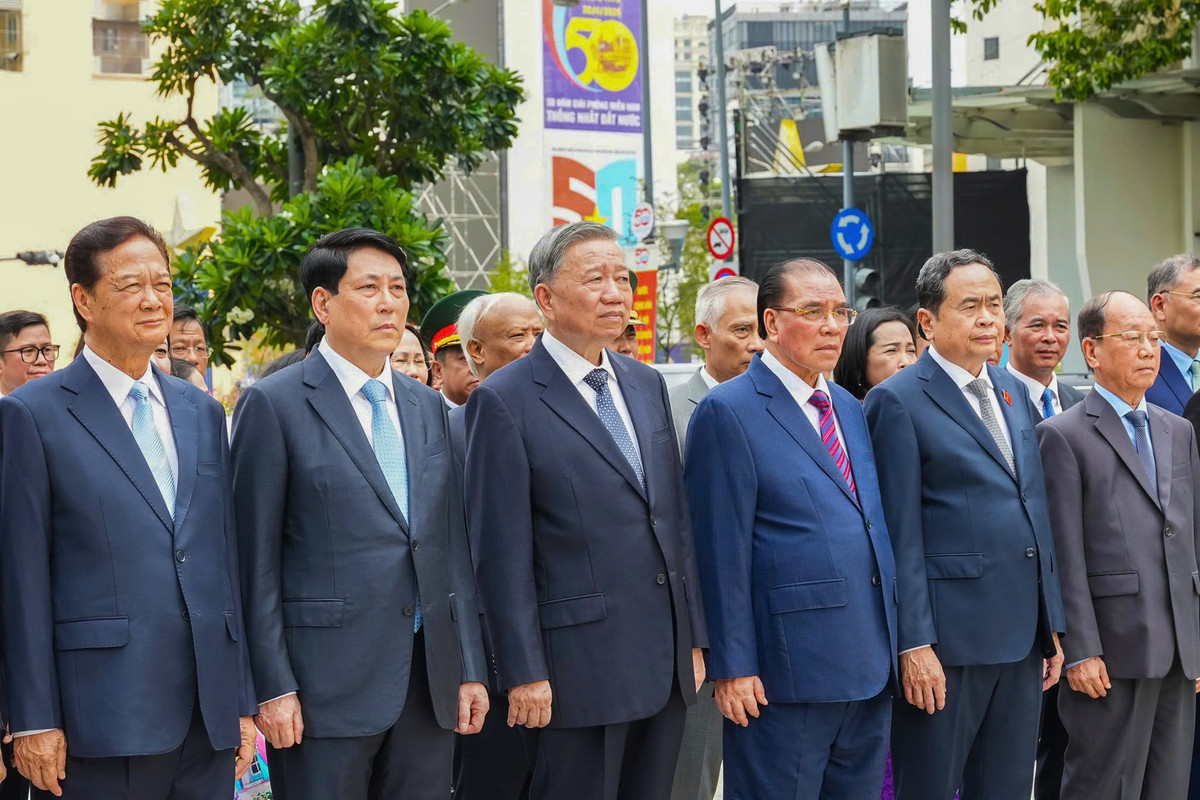 Lãnh đạo Đảng, Nhà nước dâng hương Chủ tịch Hồ Chí Minh, Chủ tịch Tôn Đức Thắng Lanh dao Dang, Nha nuoc dang huong Chu tich Ho Chi Minh, Chu tich Ton Duc Thang