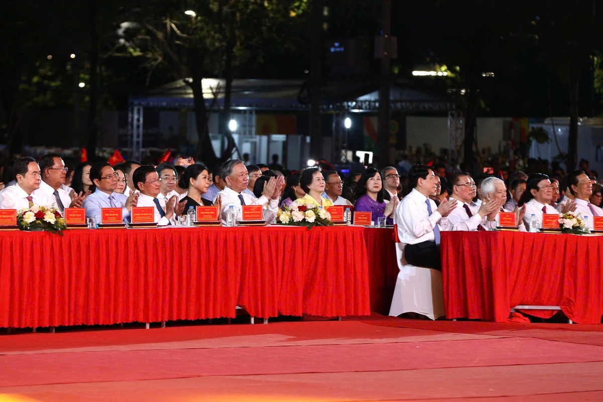 Hao khi dai thang tai hien trong chuong trinh “Mua Xuan thong nhat”