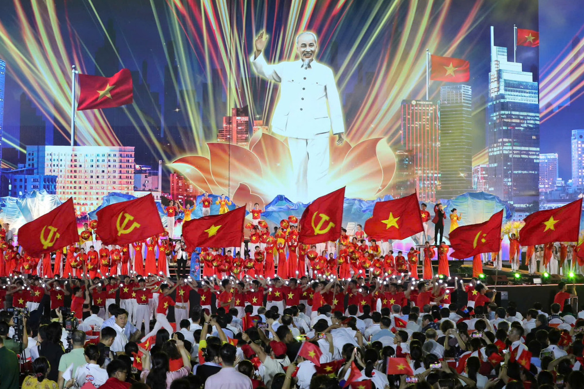 Hao khi dai thang tai hien trong chuong trinh “Mua Xuan thong nhat”-Hinh-2