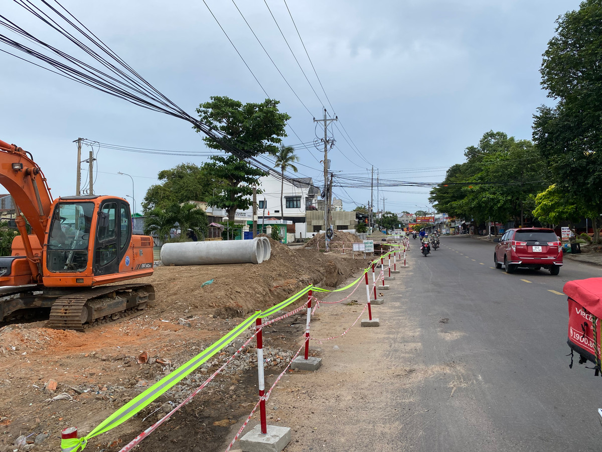 Binh Thuan: Can canh tien do thi cong goi thau Nang cap duong Tran Quy Cap-Hinh-5