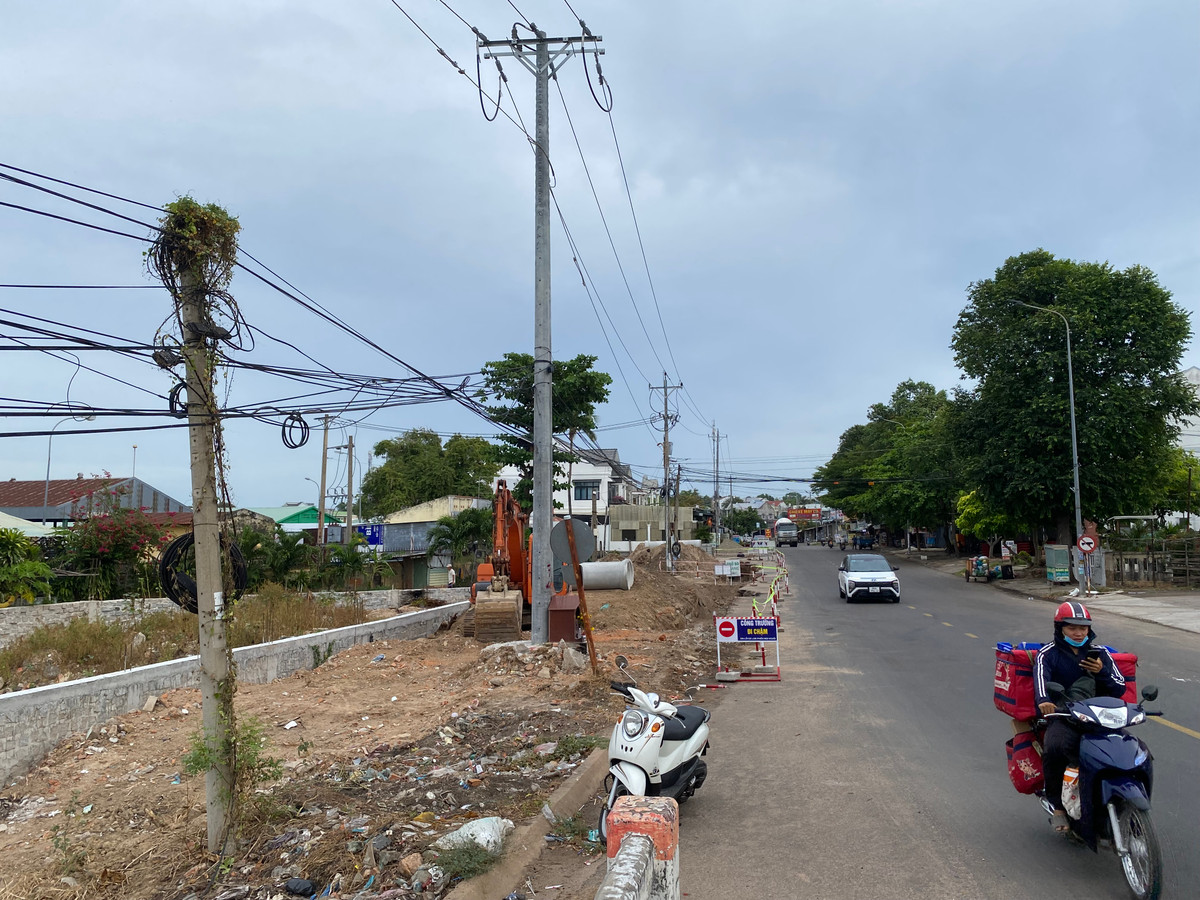 Binh Thuan: Can canh tien do thi cong goi thau Nang cap duong Tran Quy Cap-Hinh-3