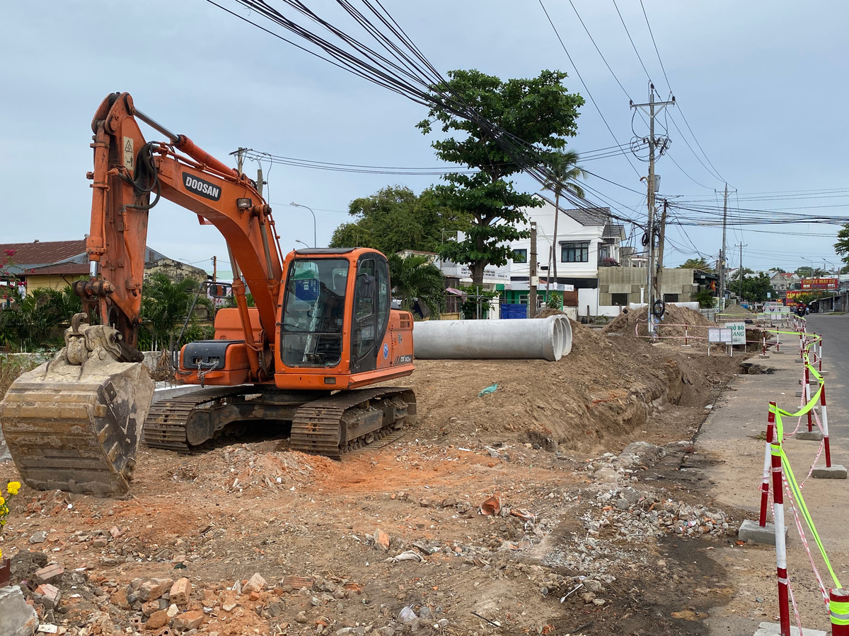 Binh Thuan: Can canh tien do thi cong goi thau Nang cap duong Tran Quy Cap-Hinh-4
