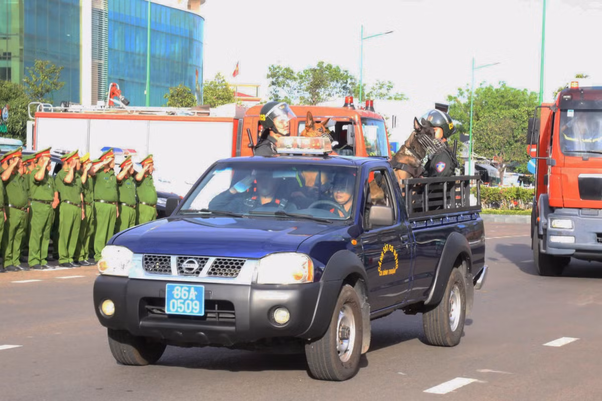 Công an Bình Thuận đồng loạt ra quân, quyết tâm “xóa sổ” tội phạm - Hình 3 Cong an Binh Thuan dong loat ra quan, quyet tam “xoa so” toi pham-Hinh-3