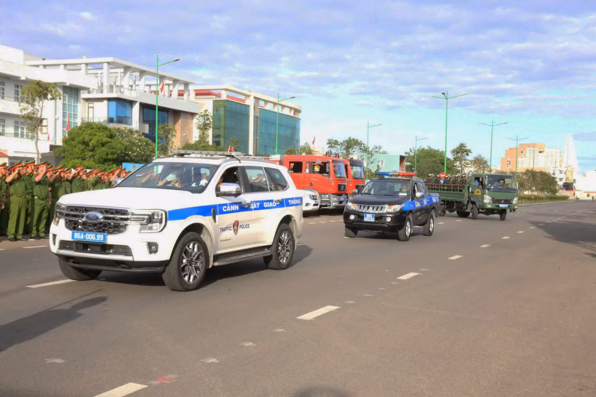 Công an Bình Thuận đồng loạt ra quân, quyết tâm “xóa sổ” tội phạm - Hình 2 Cong an Binh Thuan dong loat ra quan, quyet tam “xoa so” toi pham-Hinh-2