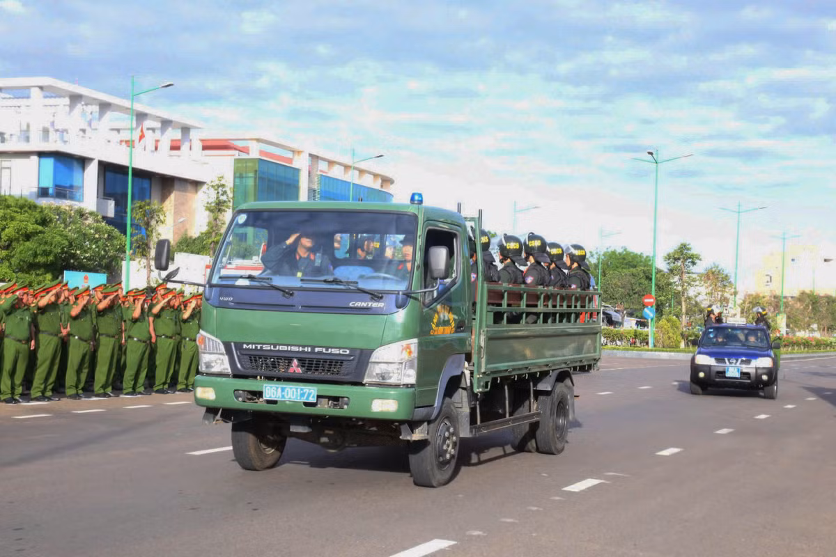 Công an Bình Thuận đồng loạt ra quân, quyết tâm “xóa sổ” tội phạm - Hình 4 Cong an Binh Thuan dong loat ra quan, quyet tam “xoa so” toi pham-Hinh-4
