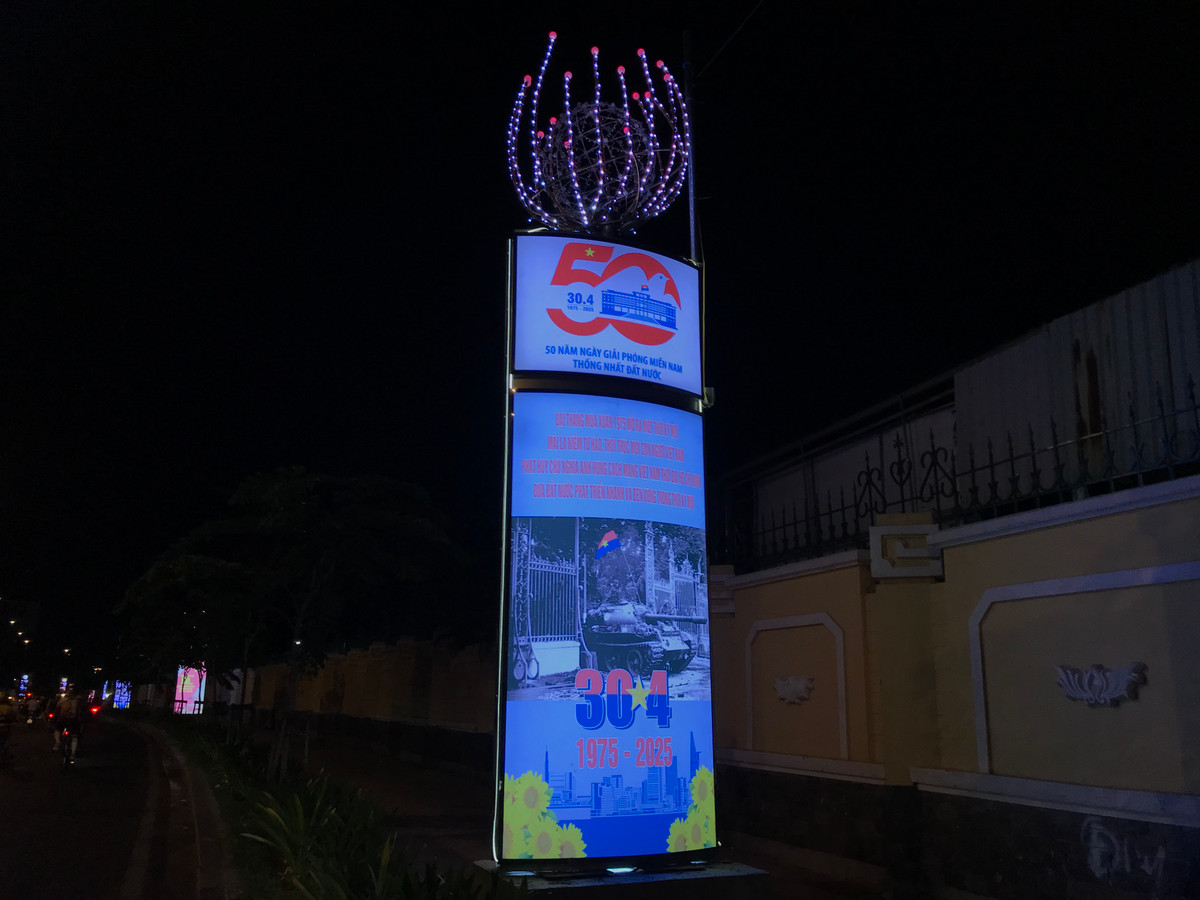 TP HCM: Hang nghin nguoi dan hao huc chao don doan quan dieu binh hop luyen-Hinh-11