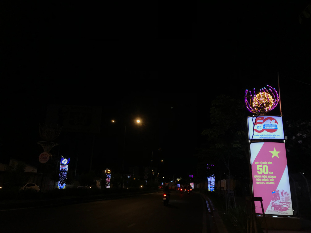 TP HCM: Hang nghin nguoi dan hao huc chao don doan quan dieu binh hop luyen-Hinh-10