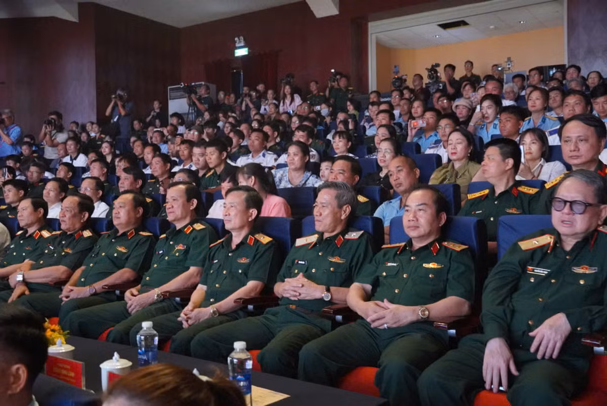 “Bai ca Thong nhat” vang vong hao khi dai thang mua Xuan nam 1975-Hinh-2