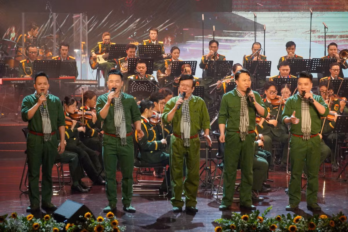 “Bai ca Thong nhat” vang vong hao khi dai thang mua Xuan nam 1975-Hinh-6