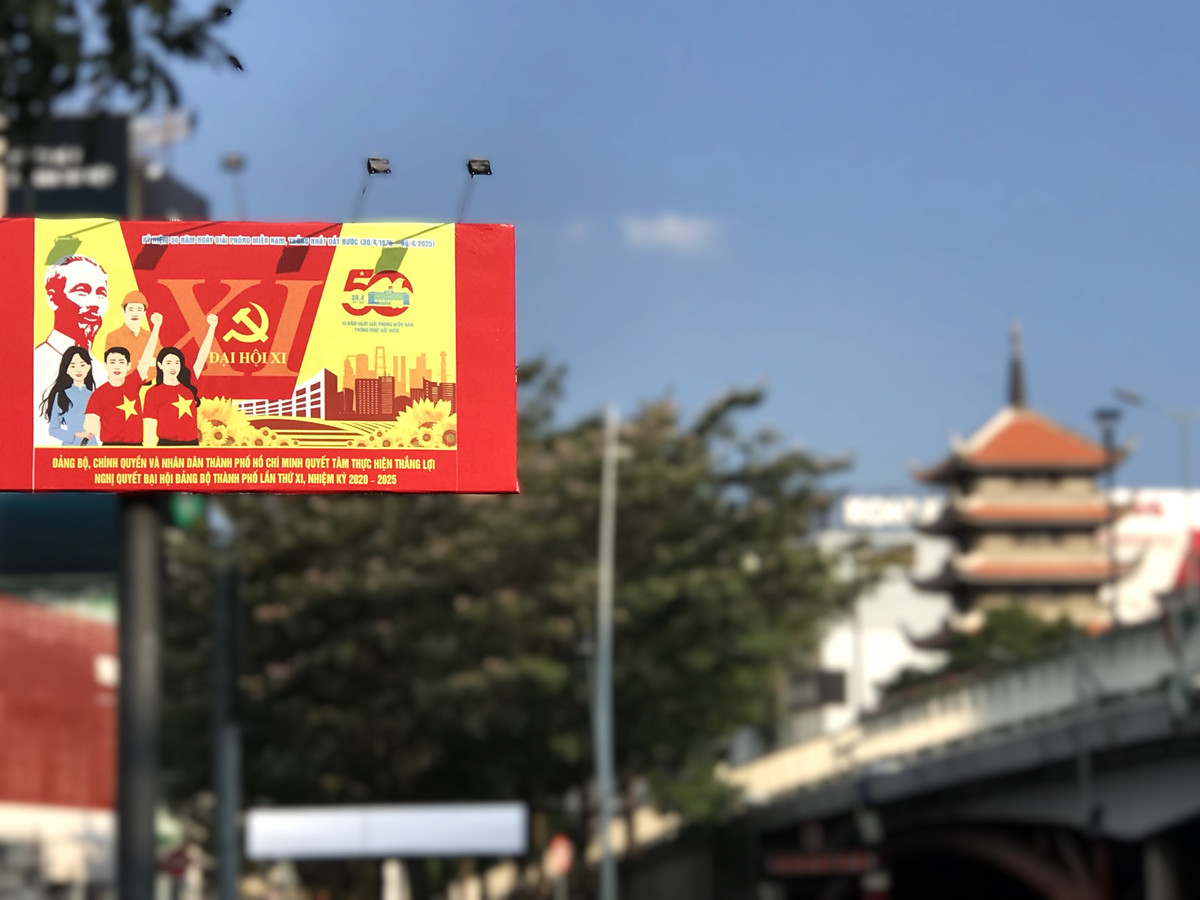 Bên cạnh đó, những Pano kỷ niệm 50 năm Giải phóng miền Nam 30/4.