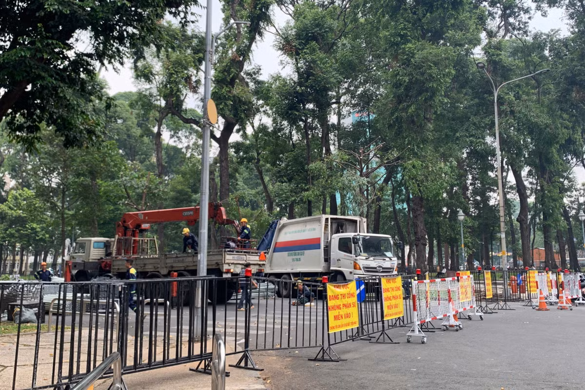 Giai đoạn 3: Bắt đầu từ ngày 17/4, công tác thi công bước vào giai đoạn cuối tại trục đường Lê Duẩn (đoạn từ vòng xoay Công xã Paris đến trước cổng Thảo Cầm Viên). Lúc này, dải phân cách trên đường sẽ được thu hồi để phục vụ cho công tác tổng duyệt chương trình.