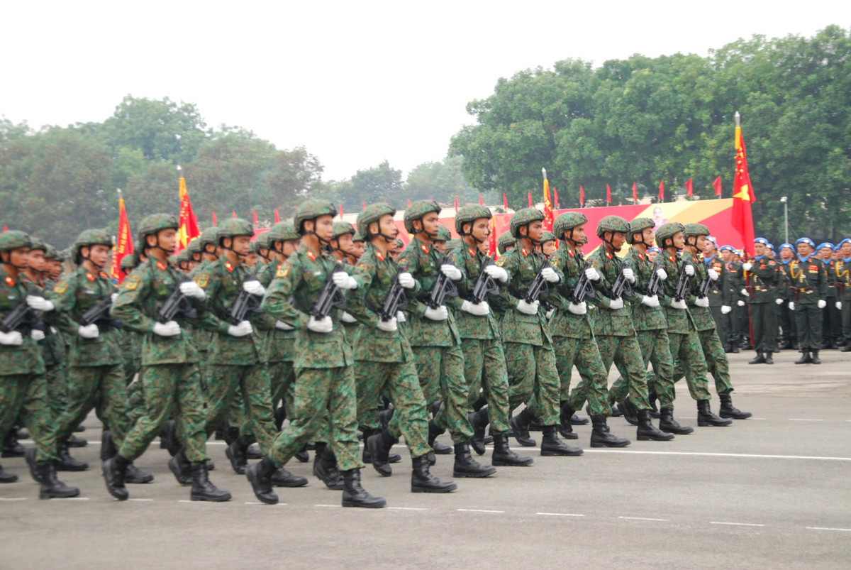 Khối chiến sĩ tác chiến điện tử, với sự chuẩn bị kỹ lưỡng và tinh thần chiến đấu kiên cường, thể hiện sức mạnh trong công tác bảo vệ an ninh mạng và thông tin của Tổ quốc.
