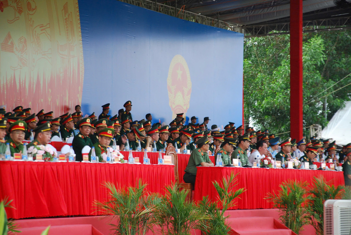 Ngày 16/4, tại Trung đoàn 935 (Sư đoàn 370, Quân chủng Phòng không - Không quân), Tổng hợp luyện diễu binh, diễu hành trong khuôn khổ Lễ kỷ niệm 50 năm Ngày Giải phóng miền Nam, thống nhất đất nước đã tổ chức tổng hợp luyện lần thứ 2 đối với các lực lượng vũ trang tham gia diễu binh, diễu hành. Đại tướng Nguyễn Tân Cương - Tổng Tham mưu trưởng Quân đội Nhân dân Việt Nam; Thứ trưởng Bộ Quốc phòng - đã có mặt để kiểm tra và chỉ đạo buổi tổng hợp luyện diễu binh, diễu hành.