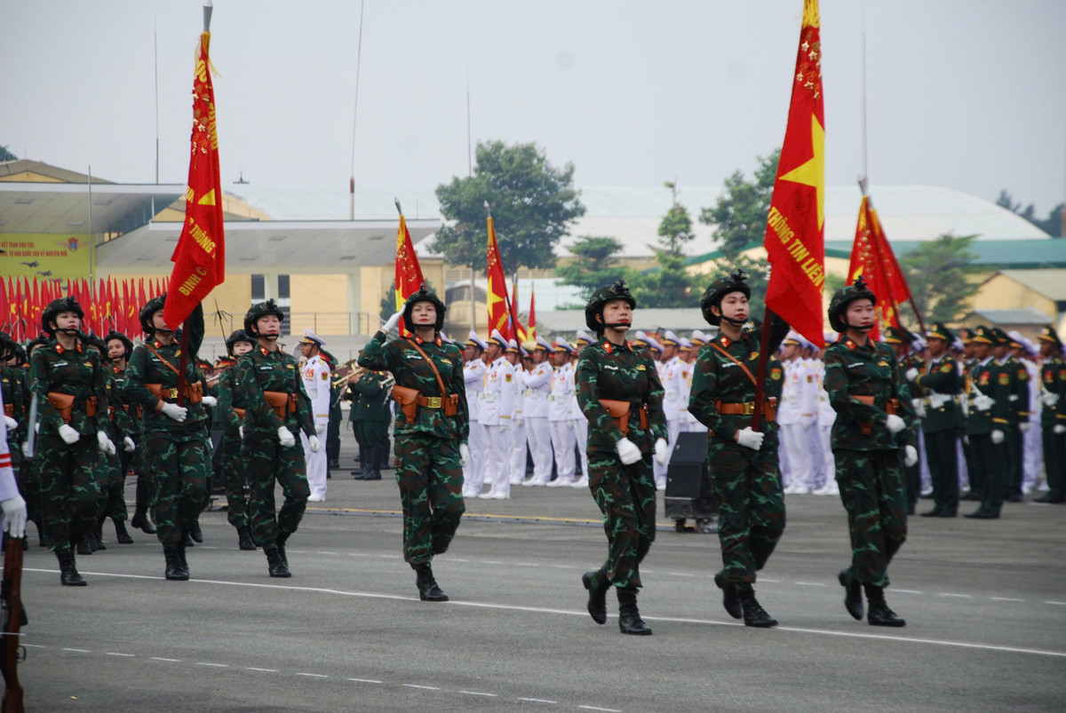 Khối nữ sĩ quan Thông tin.