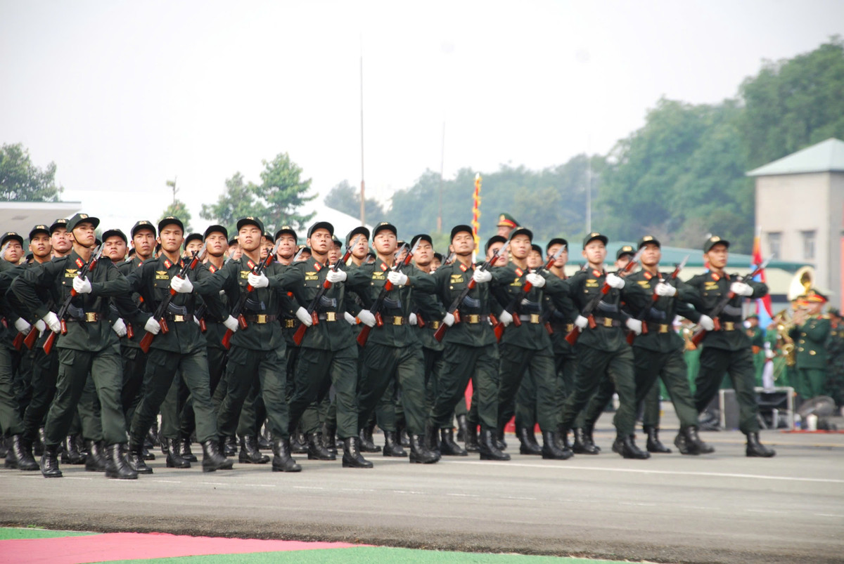 Khối nam Cảnh sát Cơ động.