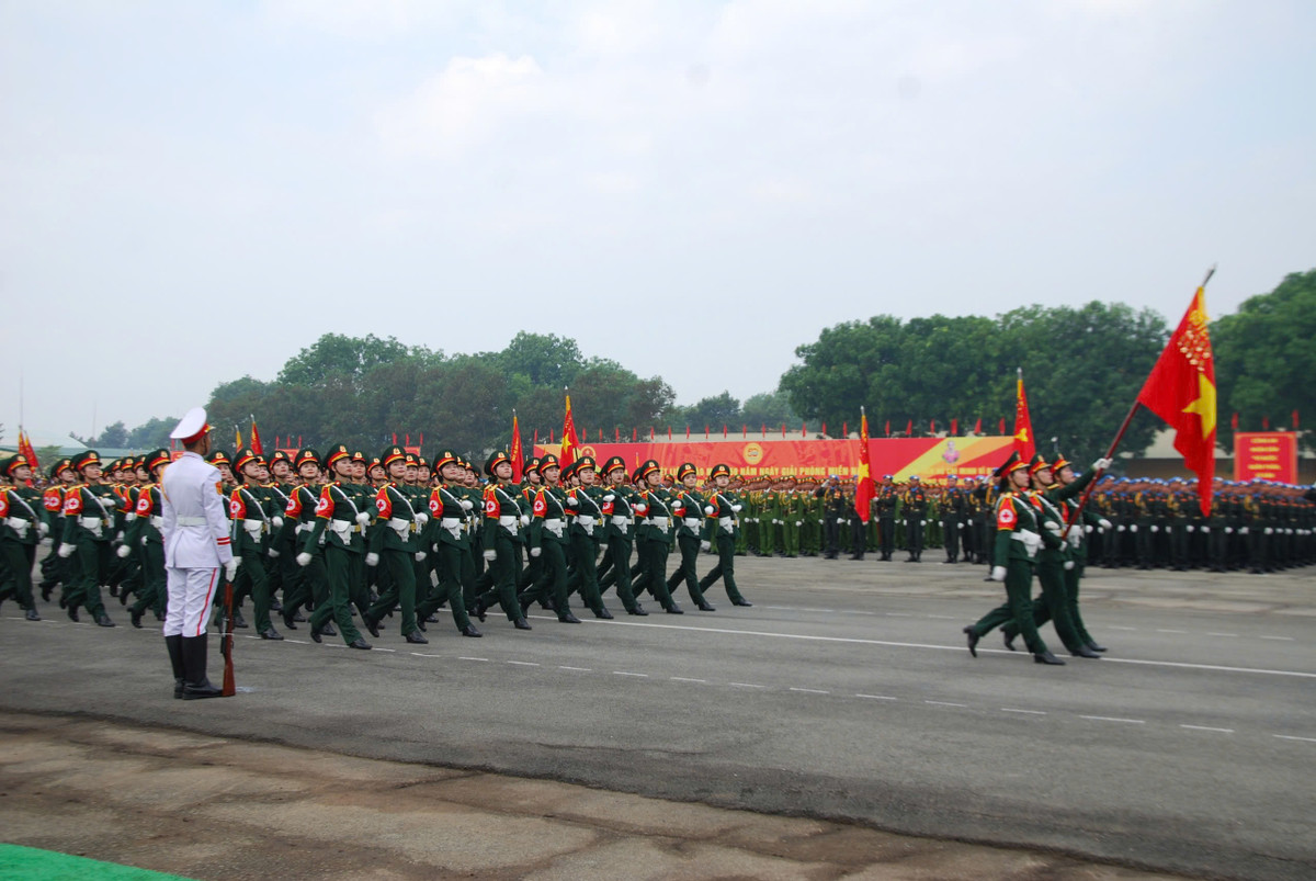 Khối nữ sĩ quan Quân y.