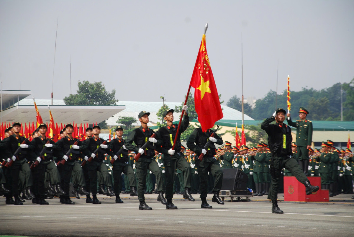 Lực lượng Cảnh sát Cơ động dự bị chiến đấu. Trong phần lễ sẽ có nội dung bắn 21 loạt đại bác trên nền Quốc thiều Việt Nam, Quân chủng Phòng không - Không quân huy động hàng chục trực thăng Mi-8, Mi-17, máy bay chiến đấu Yak-130 và tiêm kích Su-30MK2 trình diễn. Việt Nam mời quân đội Trung Quốc, Lào và Campuchia tham gia diễu binh dịp này.