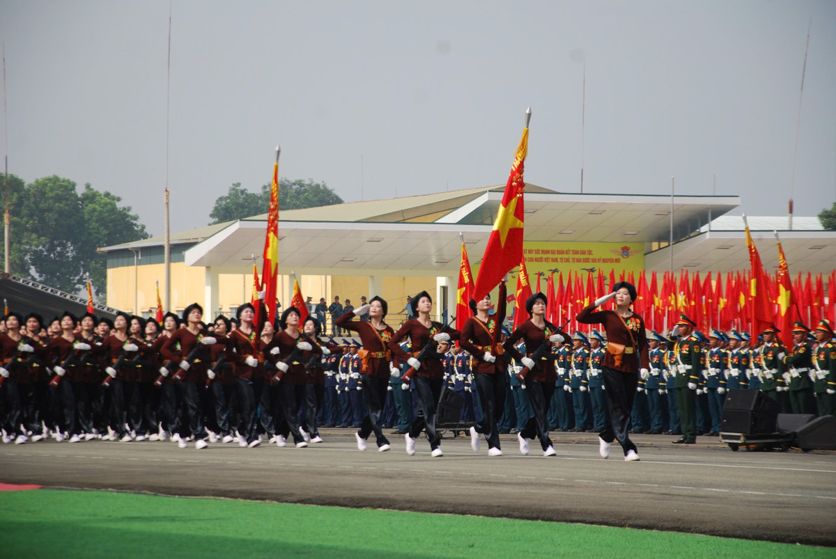 Khối nữ Dân quân miền Bắc.