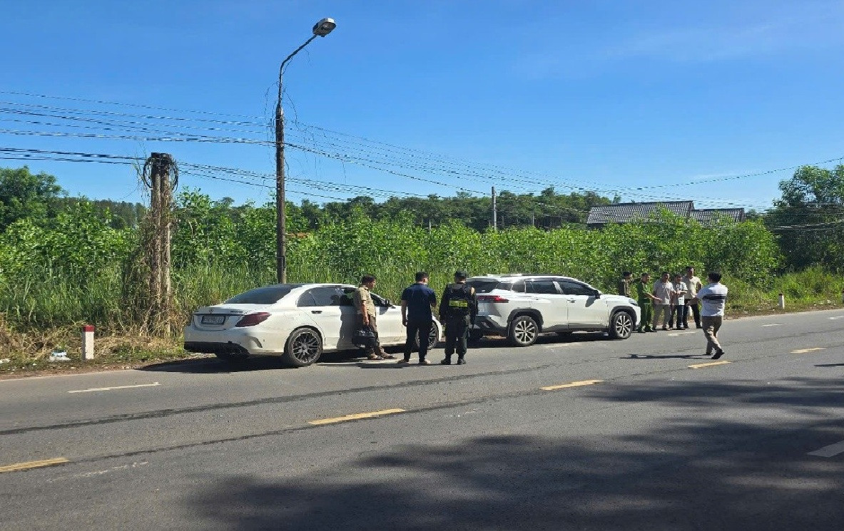 Bat khan cap nhom doi tuong hanh hung khien be 2 tuoi bi thuong-Hinh-2