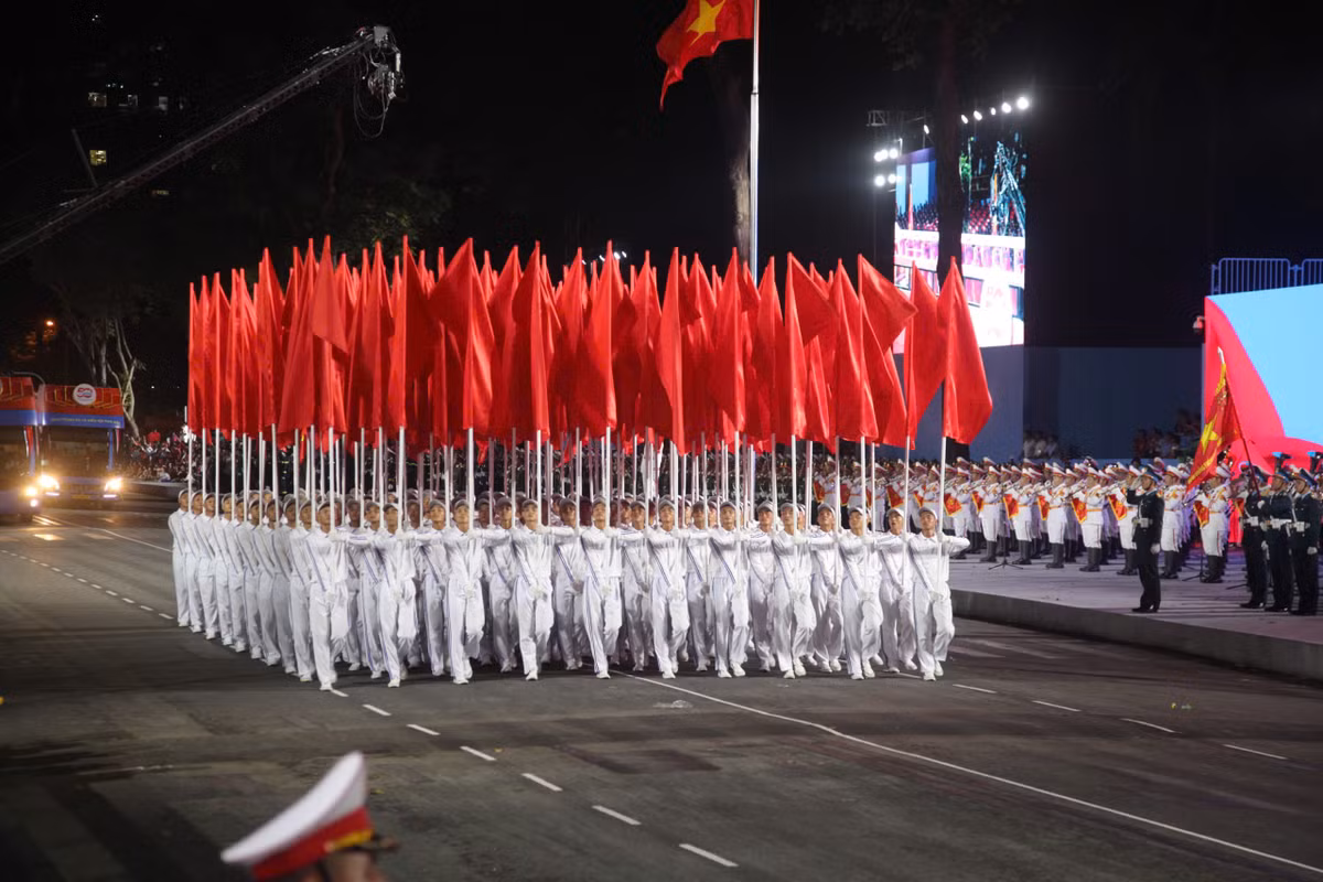 Tối 25/4, tại TP.HCM, buổi sơ duyệt diễu binh, diễu hành chào mừng 50 năm ngày giải phóng miền Nam, thống nhất đất nước đã diễn ra với sự tham gia của các lực lượng vũ trang, trong đó có lực lượng Công an nhân dân Việt Nam.