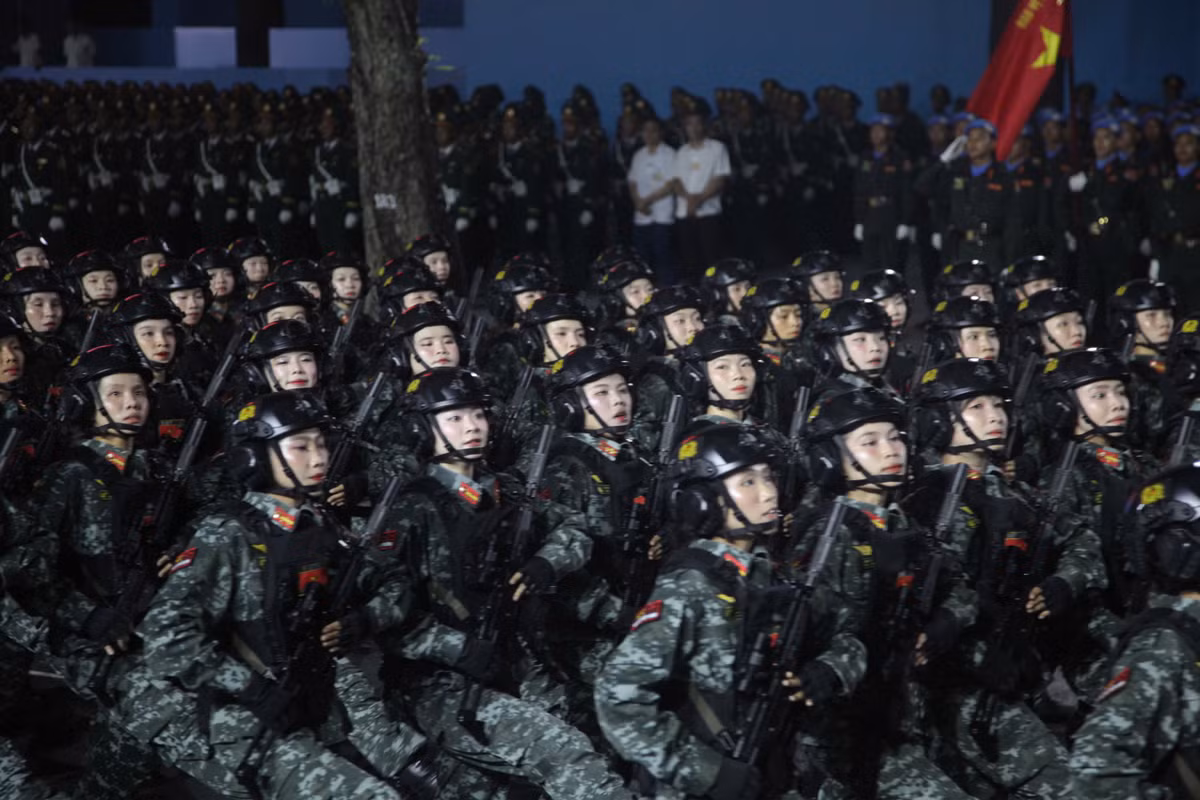 Khối nữ cảnh sát đặc nhiệm.