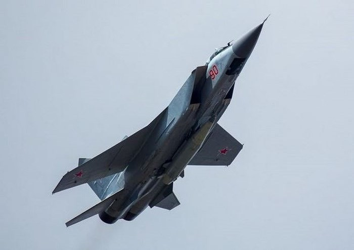 Lỗ hổng nghiêm trọng của "Dao găm" đó là nó chỉ đạt tốc độ siêu vượt âm tại vị trí cách mục tiêu 60 - 70 km, do tên lửa Kh-47M2 sử dụng nhiên liệu rắn, làm hạn chế rất nhiều khả năng.