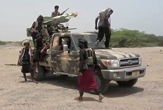 Đầu tiên phiến quân này đã dùng tên lửa R-27T để tấn công vào chiếc máy bay chiến đấu đa năng F-15SE của Saudi Arabia. Rất may là chiếc máy bay này dù bị thương nhưng vẫn có thể bay về căn cứ. Hình ảnh bệ phóng tên lửa R-27T của phiến quân Houthi.