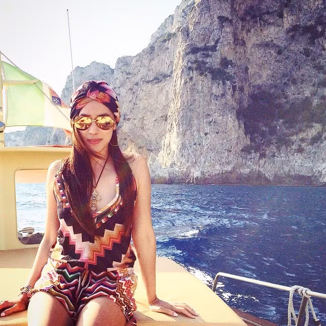 Chuyến du lịch đáng nhớ của cô nàng tại đảo Capri, Italia.