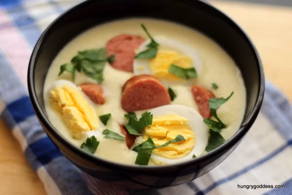 Đừng bao giờ bỏ qua công đoạn trang trí hay tăng thêm hương vị cho món súp. Vài cọng rau thơm hay lát ớt tươi cũng đủ tăng thềm phần đẹp mắt cho món súp của bạn.