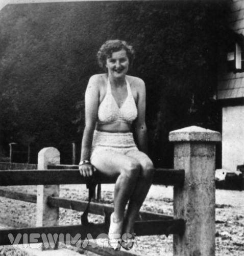 Eva Braun từng 2 lần tự tử vào các năm 1932 và 1935 để gây sự chú ý của trùm phát xít Hitler. Cô nhân tình bé nhỏ của Hitler luôn sống trong cảnh cam chịu, chờ đợi và tôn thờ trùm phát xít. Cô nhân tình này rất ít khi gặp được người tình Hitler nhưng cô vẫn cảm thấy rất hạnh phúc vì được ở bên trùm phát xít quyền lực này.
