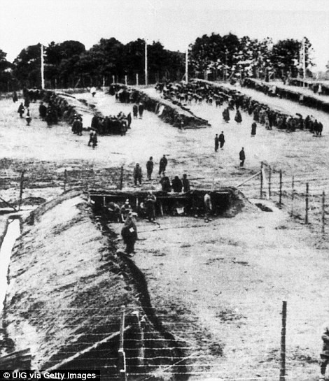 Mặc dù không có phòng hơi ngạt nhưng khoảng 1/2 số lao động ở trại tập trung Lager Sylt chết vì bị tra tấn, làm việc khắc khổ.