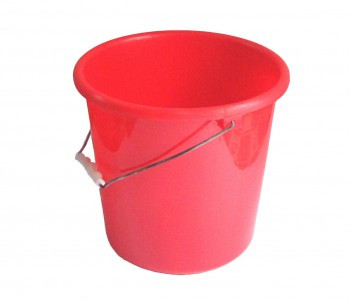 Người Nga tin rằng sẽ gặp xui xẻo nếu như gặp phải một người phụ nữ với một cái xô rỗng. Quan niệm mê tín này có lẽ có nguồn gốc từ xa xưa khi những người phụ nữ xách xô ra giếng hoặc ra sông lấy nước. Bây giờ thay vào những cái xô đựng nước là thùng đựng rác.