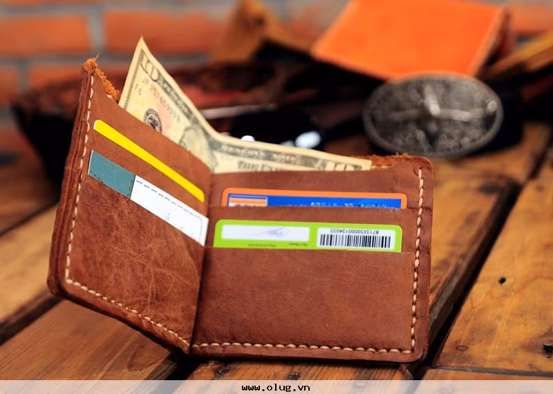 Người dân Nga tin rằng, tặng ví trống rỗng là điềm gở, là trù ẻo người nhận quà bị nghèo đói hoặc gặp khó khăn về tài chính. Do đó, khi tặng ví cho ai đó thì bạn nên nhớ bỏ một thứ đặc biệt vào bên trong ví trước.