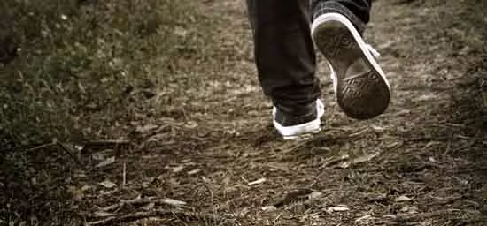 Người dân Nga coi việc quay trở lại giữa đường để về nhà lấy đồ để quên là điềm xấu. Do đó, nếu trót quên không mang thứ gì đó mà muốn mang đi trong chuyến hành trình thì họ thường nhờ người thân lây giúp và mang ra bên ngoài ngôi nhà cho họ hoặc phải nhìn vào gương khi quay trở lại để rũ bỏ những năng lượng xấu khỏi người.