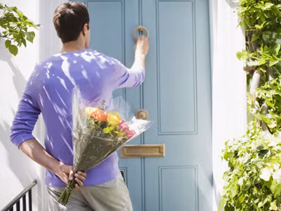 Người Nga kiêng kị tặng số hoa chẵn cho người khác. Họ chỉ tặng số hoa chẵn khi tham dự các đám tang. Đây là một trong những điều mê tín lạ lùng ở Nga mà bạn không nên làm khi đến xứ sở bạch dương.