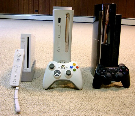 Vào năm 2000, chính phủ Trung Quốc ban lệnh cấm chơi các trò điện tử có bảng điều khiển để ngăn chặn trẻ em mải chơi quên học.