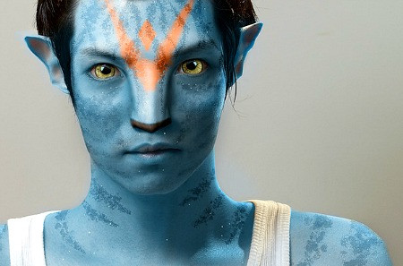 Trung Quốc cấm chiếu bộ phim Avatar bản 2D trên toàn lãnh thổ vì lo ngại những tình tiết nổi dậy, bạo động trong bộ phim có thể làm ảnh hưởng đến tâm lý và cách hành xử của người dân