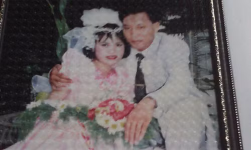 Ảnh cưới của vợ chồng chị Chiêm.