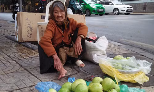 Su that ve chuyen cu ba 90 tuoi ban oi giua pho Ha Noi-Hinh-2