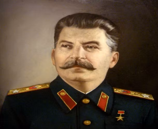 Trước khi trở thành tên tuổi lớn trên chính trường Liên Xô, nhà lãnh đạo Stalin từng làm công việc ở một văn phòng khí tượng.