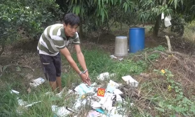 Đối tượng Lê Trọng Nghĩa giết mẹ đẻ rồi phi tang chứng cứ ở mương nước.